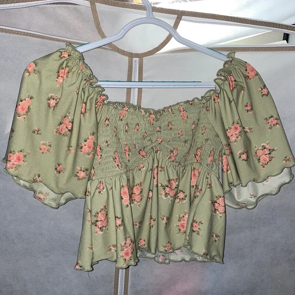Forever 21 Floral Spring Top - Picture 1 of 4